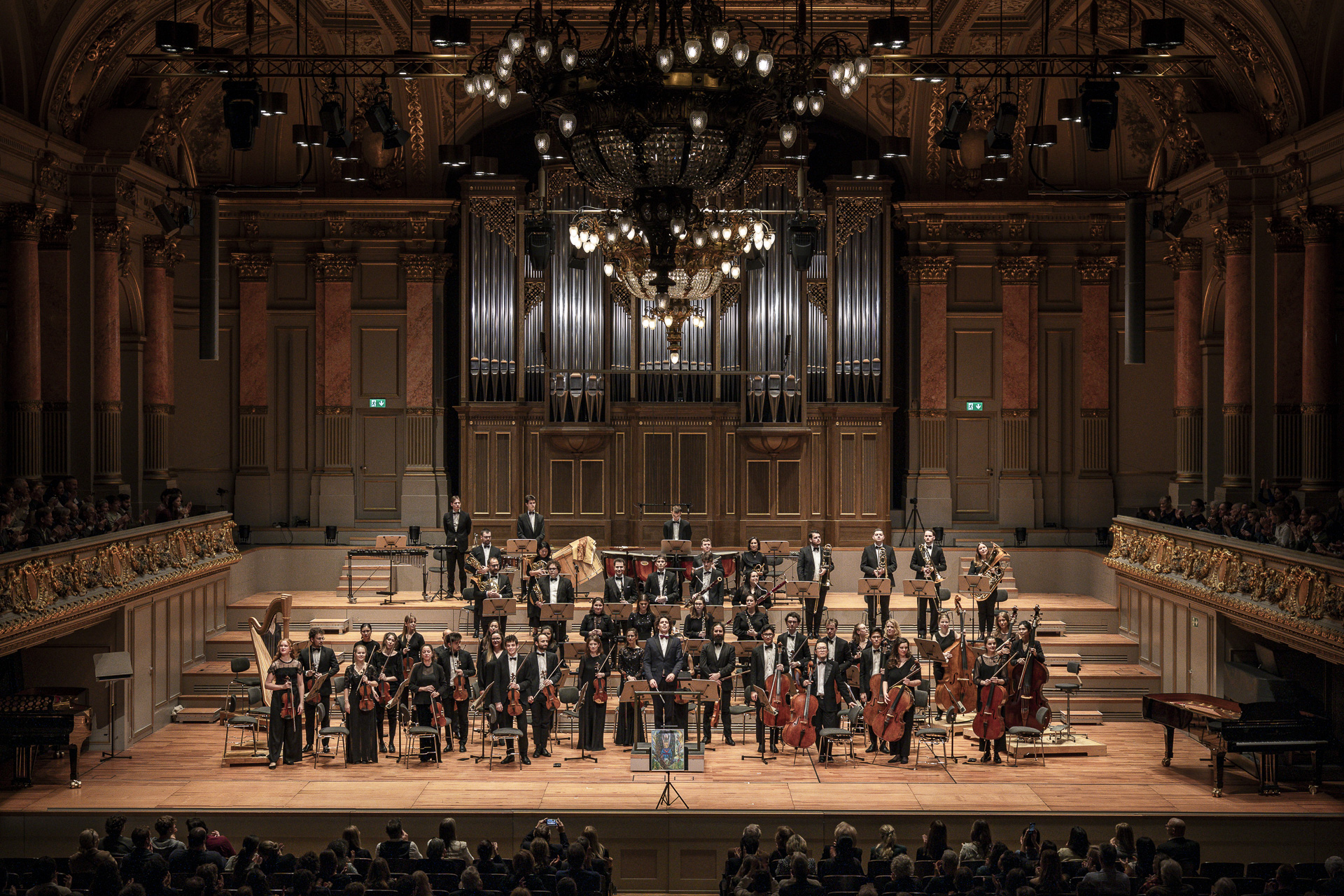 Closing applause in the Grosser Saal of the Tonhalle Zürich
