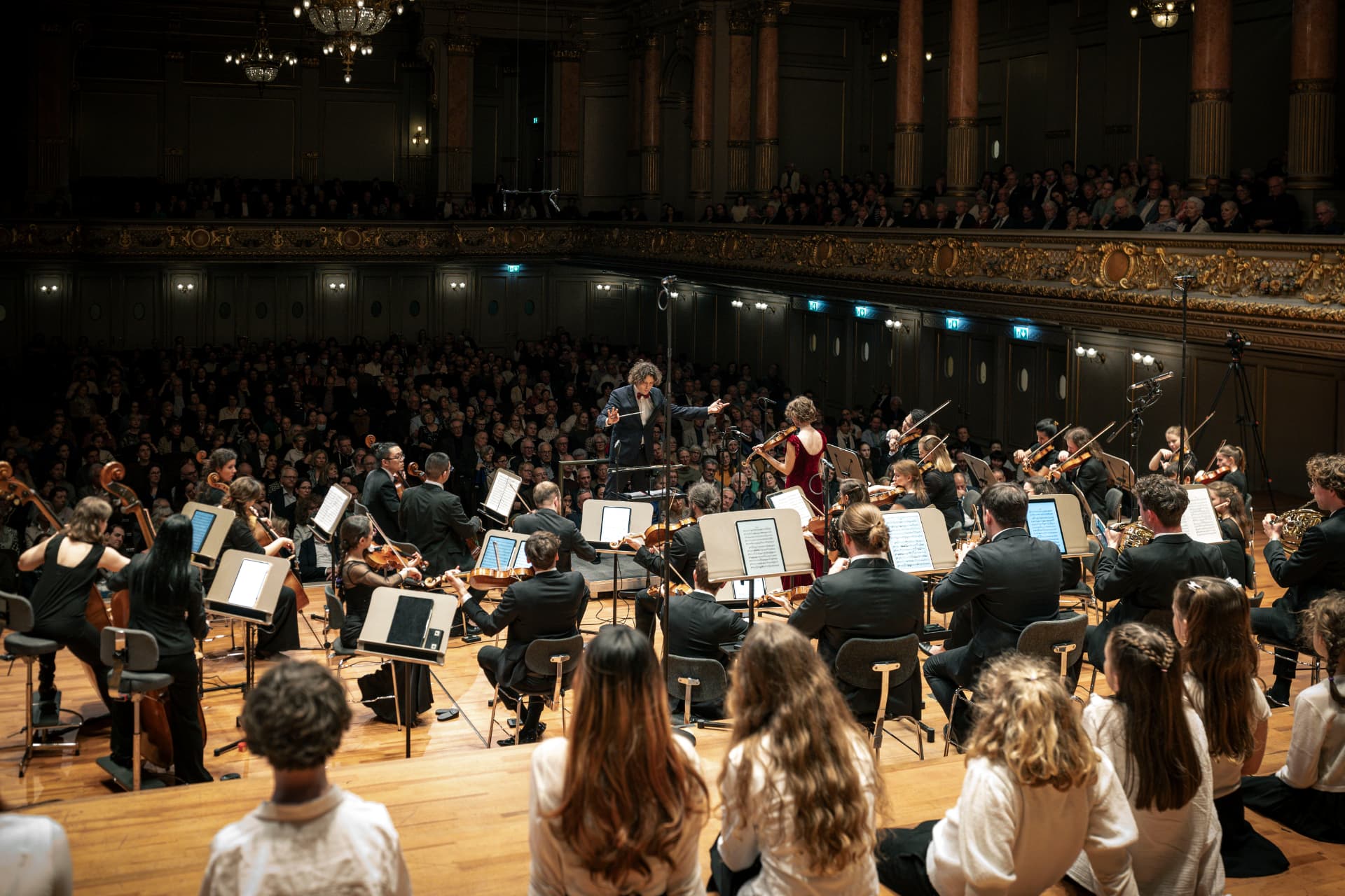 Empyrean Orchestra with soloist and children's choir at the Tonhalle Zürich