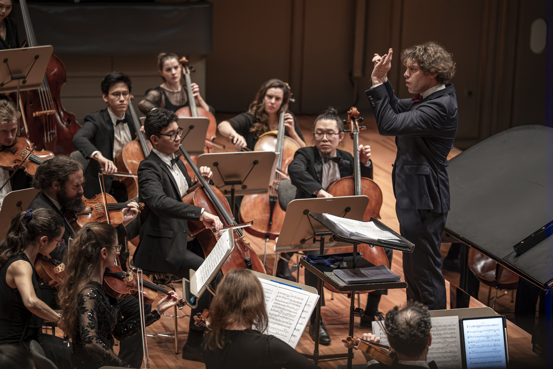 Kevin Griffiths conducts the Empyrean Orchestra at the Tonhalle Zürich